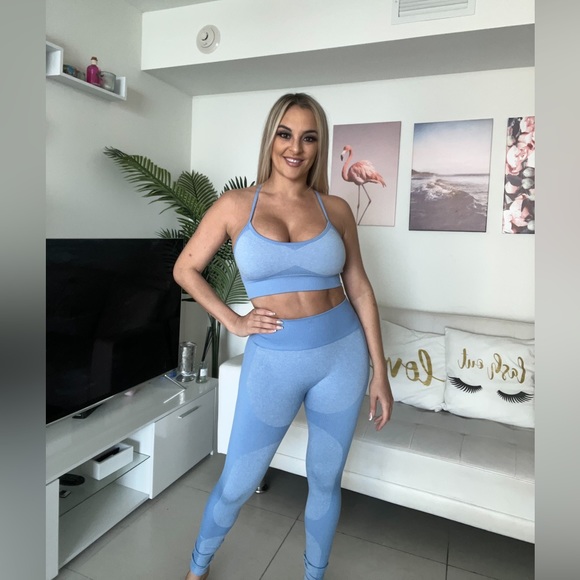 Pretty little thing blue workout top and leggings set - Picture 4 of 10